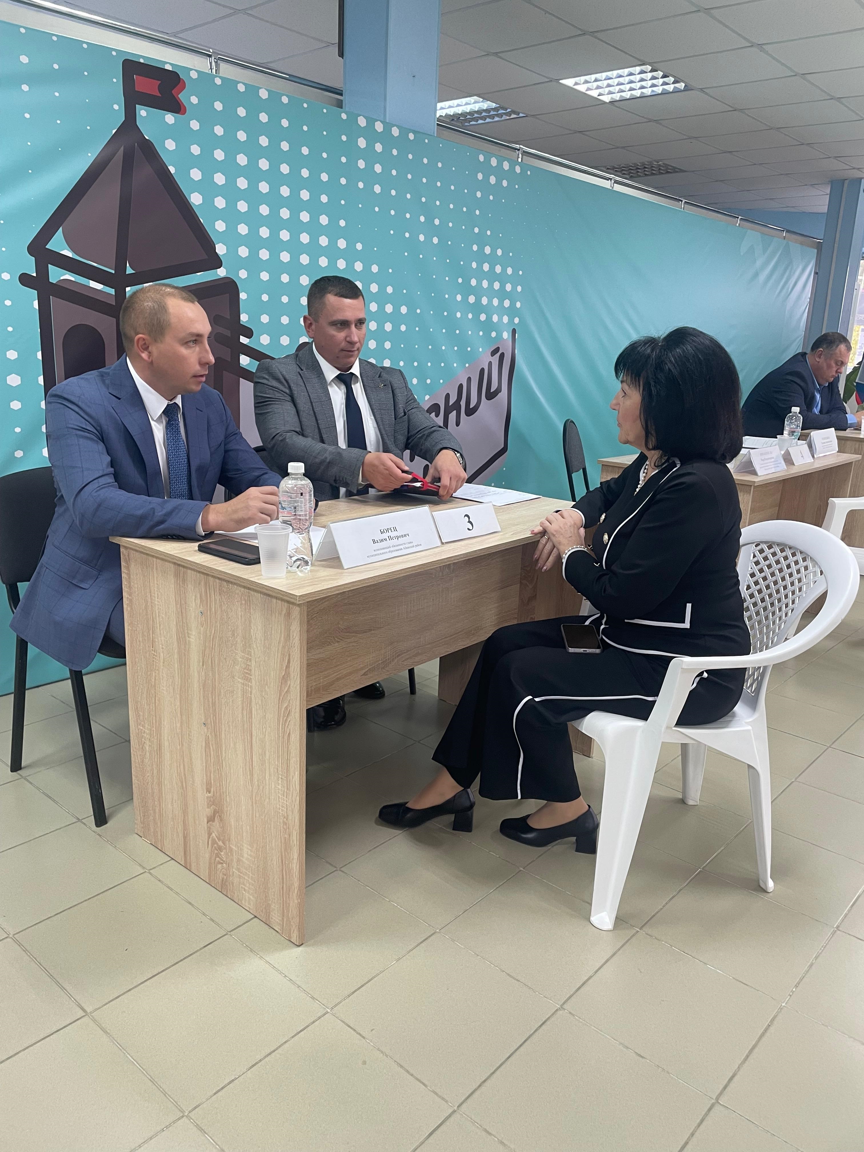 Артем Князев принял участие в работе мобильной приемной губернатора Краснодарского края
