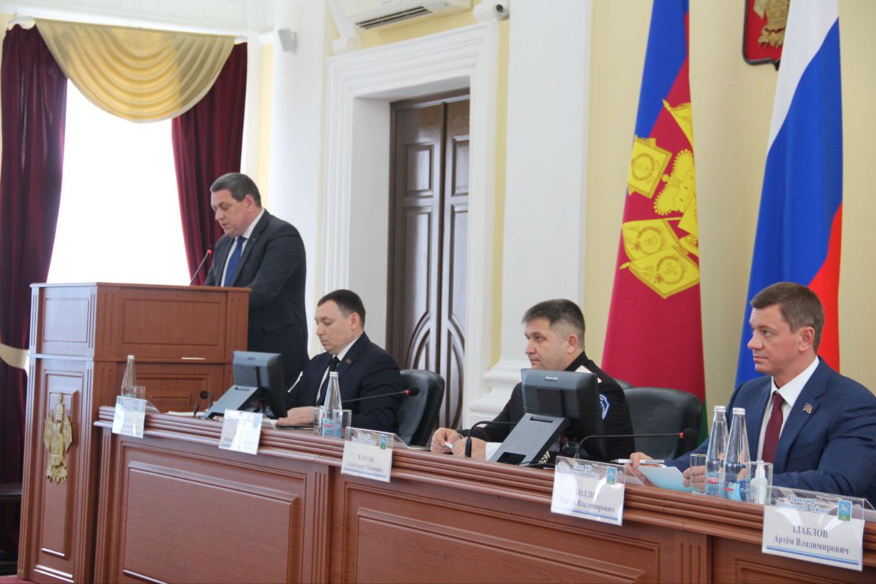 Начальник отдела Краевого БТИ по Кавказскому району Светлана Косова приняла участие в открытой сессии Совета муниципалитета