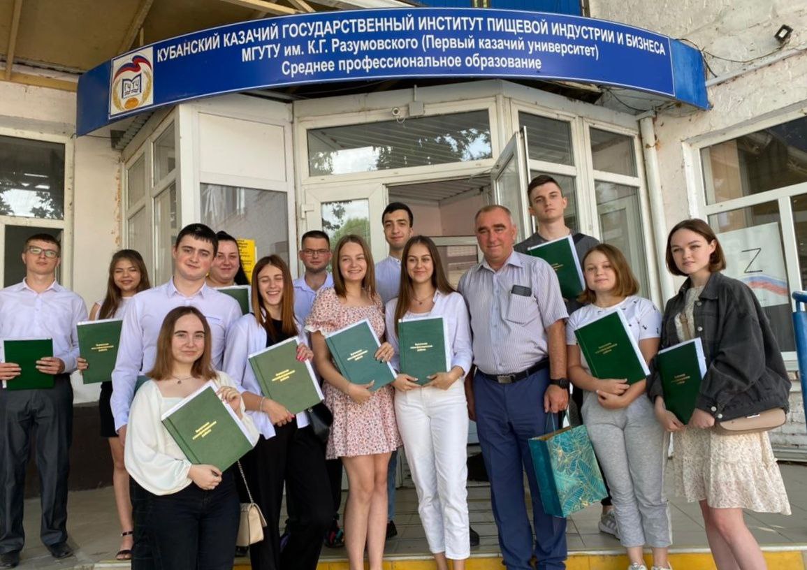 В Темрюке, в первом казачьем университете состоялась защита выпускных квалификационных работ студентов факультета земельно-имущественных отношений
