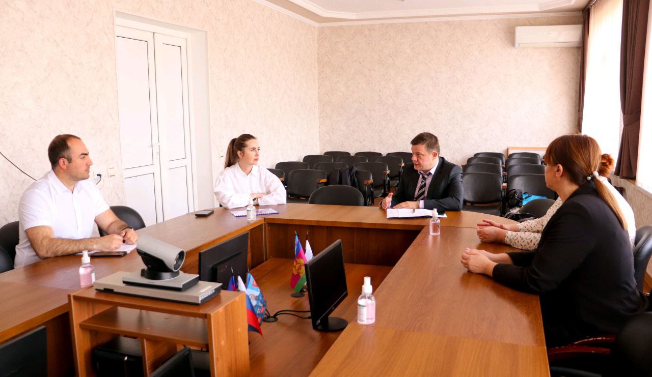 Основные направления взаимодействия обсудили с исполняющим обязанности главы Тбилисского района
