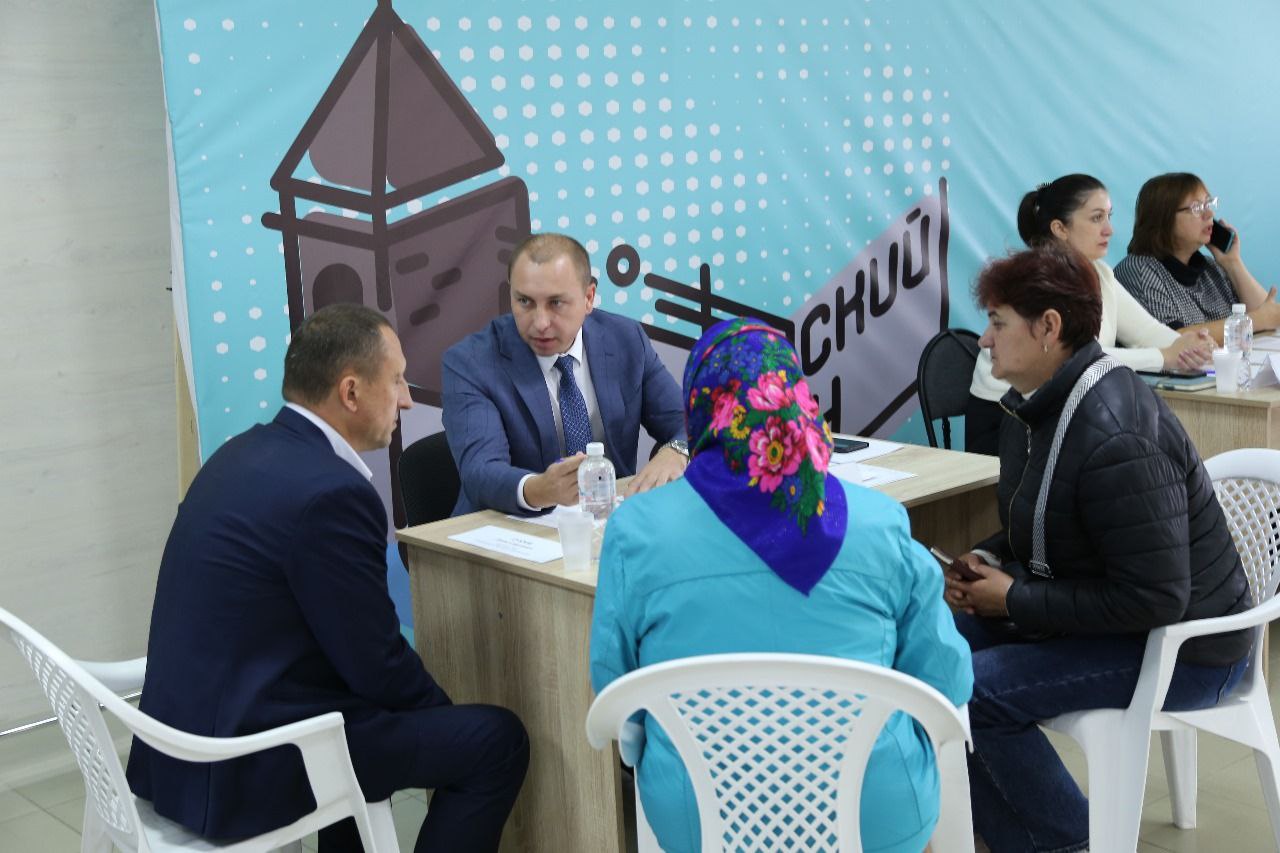 Артем Князев принял участие в работе мобильной приемной губернатора Краснодарского края